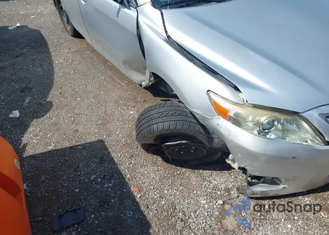 2010 Toyota Camry Le z USA, uszkodzony, nr VIN 4T1BF3EK8AU086487